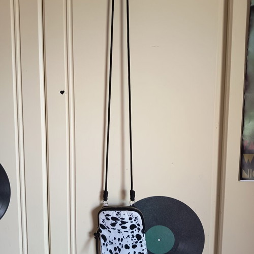Pull&Bear crossbody phone bag like new, black and white
