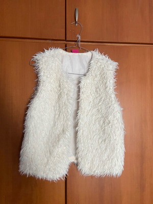 White sleeveless fur vest like new, size S