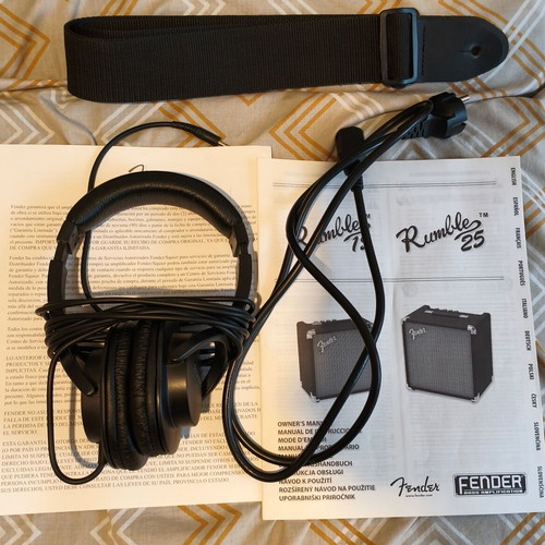 Fender Rumble 25W Bass Amplifier with Roland RH-5 Headphones like new