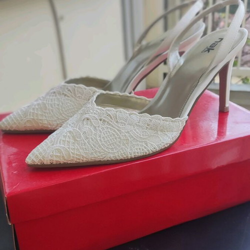 Nak Ivory Pumps Size 40 Like New White