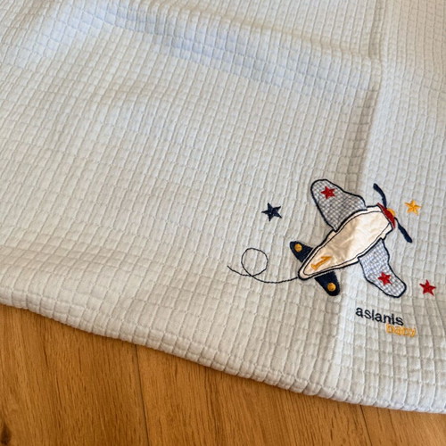 Baby bedding set and piqué blanket like new