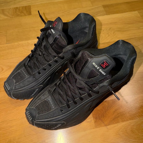 Nike Shox R4 like new, size 44, black sneakers