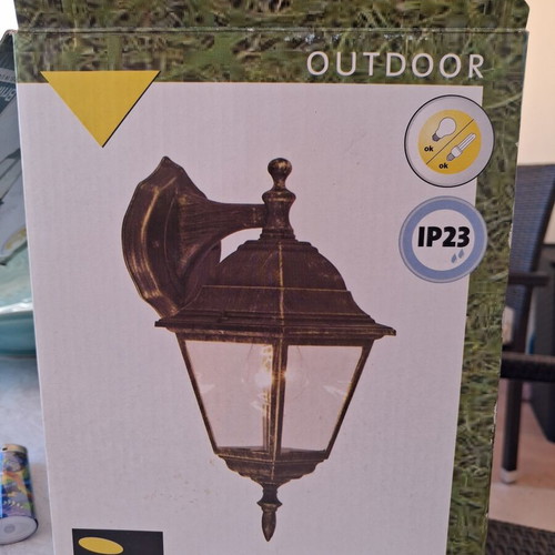 Newport Brilliant outdoor lamp, metal with bronze aged paint
