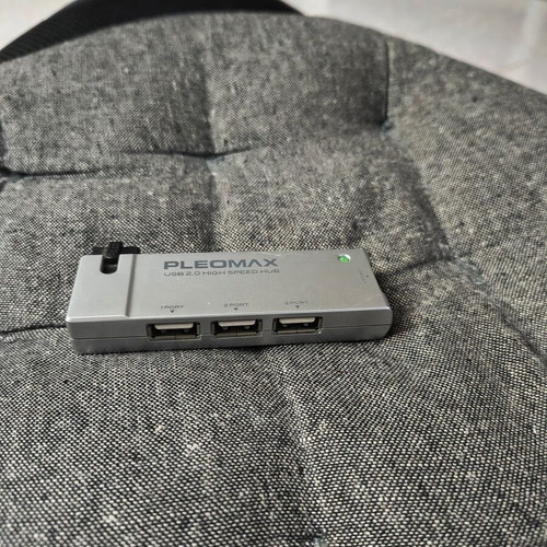 USB hub with 3 ports used