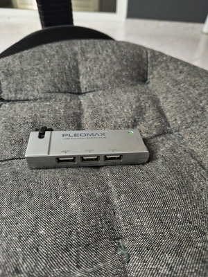 USB hub with 3 ports used