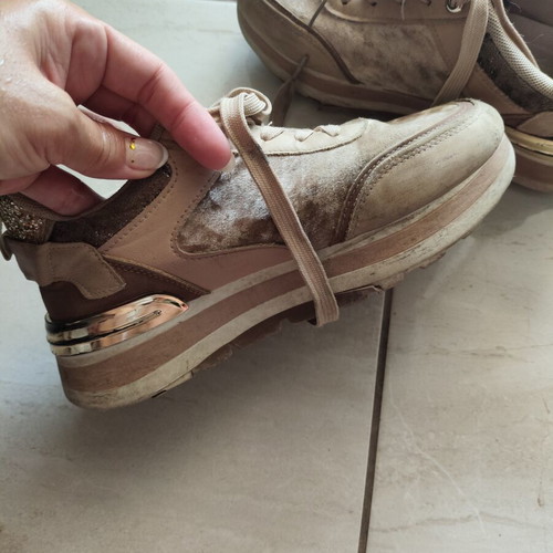 Athletic shoes refurbished, size 38, gold color