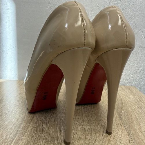 Olympic Stores beige patent leather high heels, size 40