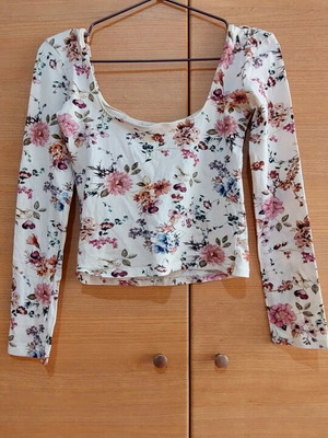 Bershka Scoop Neck Romantic Floral Long Sleeve Crop Top like new