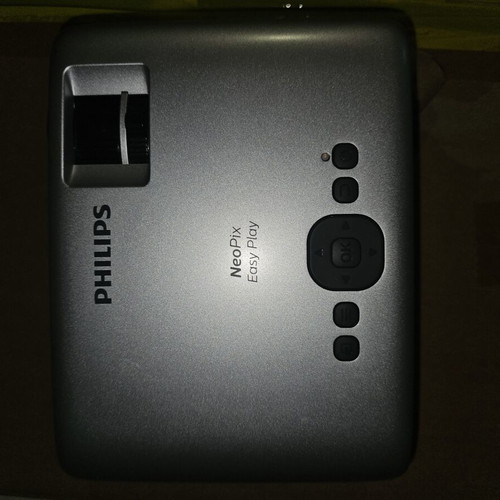 Philips NeoPix Easy Play NPX443 projector used