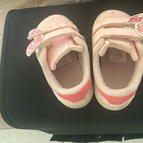 Puma kids shoes size 20 pink, like new