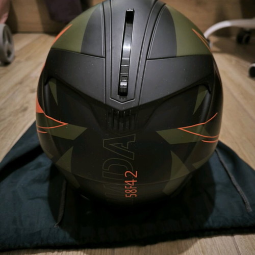 HJC IS17 Armada Full Face Helmet like new, medium size 54-56cm