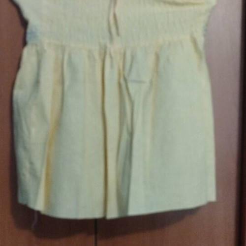 Yellow spaghetti strap blouse like new, size M