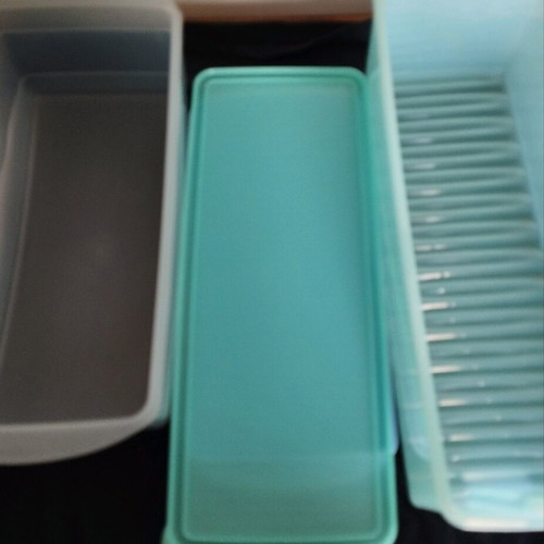Large Tupperware containers like new, set of 2 for vegetables and cake