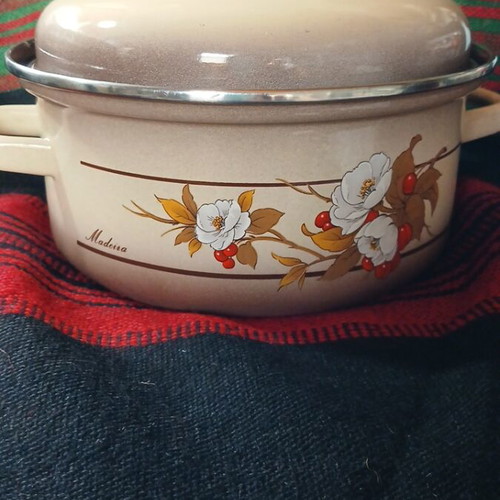 Enamel pot new