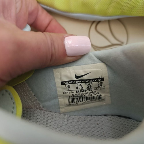 Nike Free Dance Studio 38 like new, green athletic shoes