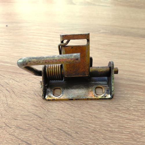 GLX Seat Latch used, functional, very good condition