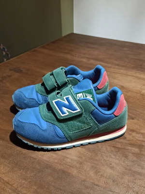 New Balance kids sneakers used, size 32