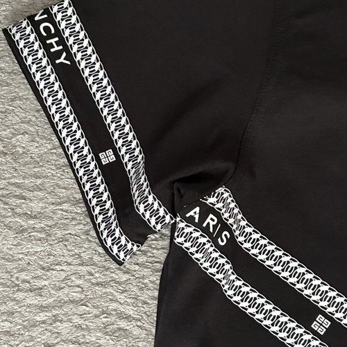 Givenchy Black Logo Chain T-Shirt S like new