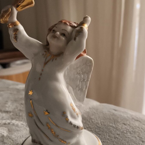 Porcelain angel figurine like new