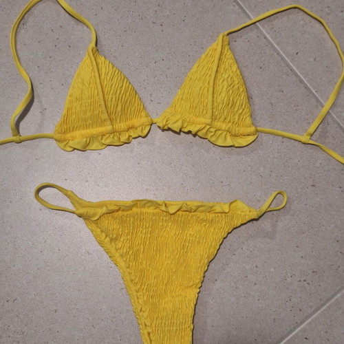 Decoro bright yellow smocked crinkle bikini set new, size S/M