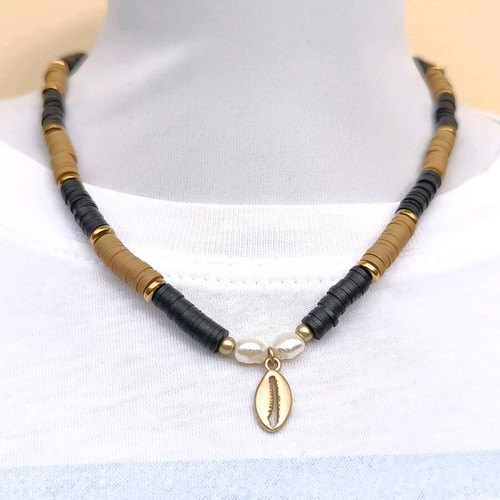 Women's summer necklace with a clasp, pearls, and matte gold metallic shell