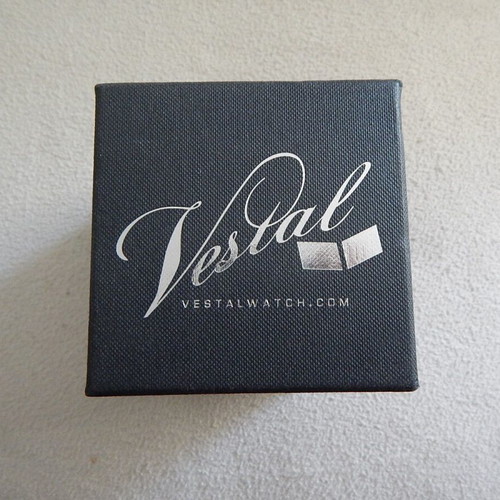 Vestal watch case like new with stand, dimensions 10x10x11 cm
