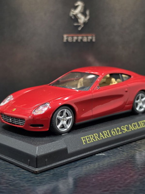 Ferrari 612 Scaglietti μεταλλικό μοντέλο αυτοκινήτου 1:43 σε κόκκινο