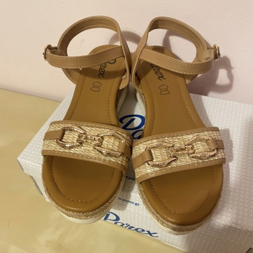 Parex beige platform sandals size 40 like new with gold buckle