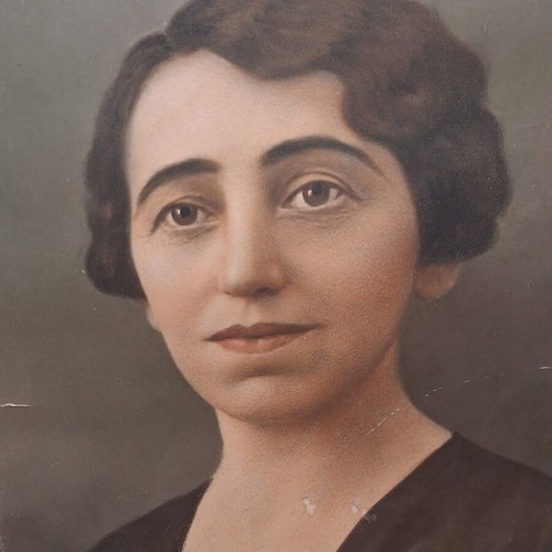 Photographic portrait of a lady 1933 with original vintage frame used