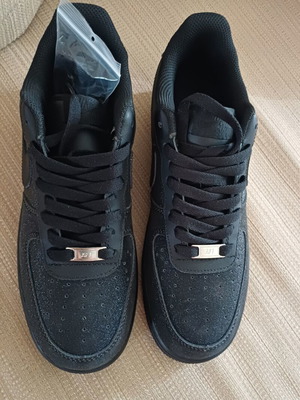 Nike Air Force 1 Triple Black μέγεθος 43, σαν καινούργια