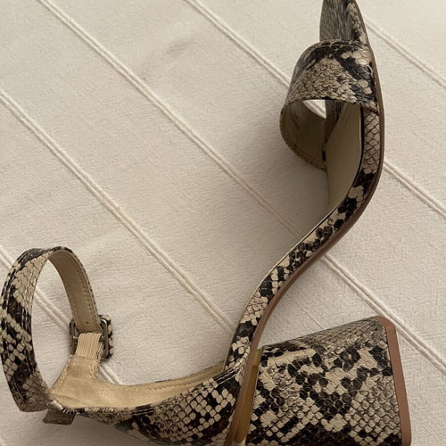Bershka high-heeled sandals animal print snake pattern 8cm ankle strap like new