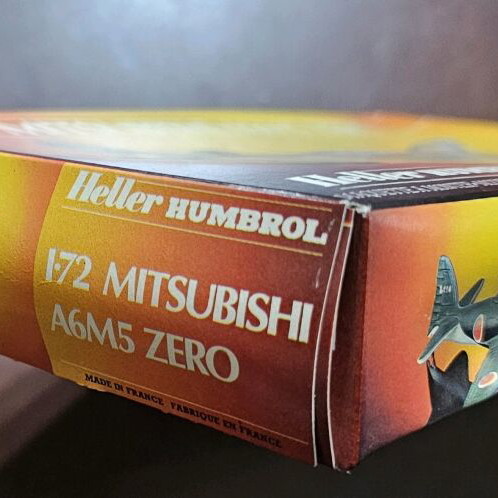 Mitsubishi A6M5 Zero plastic model scale 1/72 new