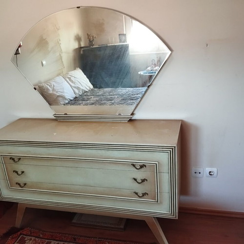 Patina vanity with 3 drawers and mirror