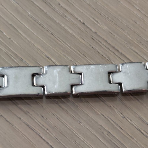 Men's bracelet silver color used with modern chain design