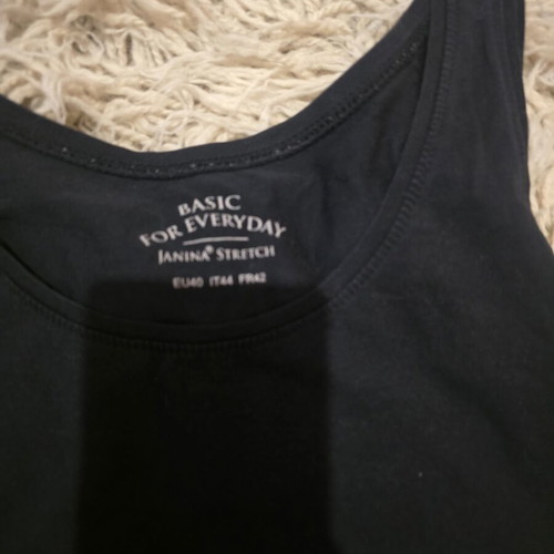 Janina Stretch Black Tank Top like new, size M