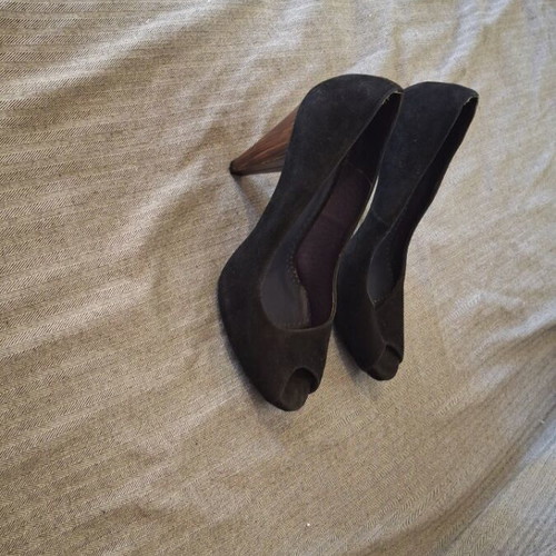 Marian black suede pumps like new, size 37