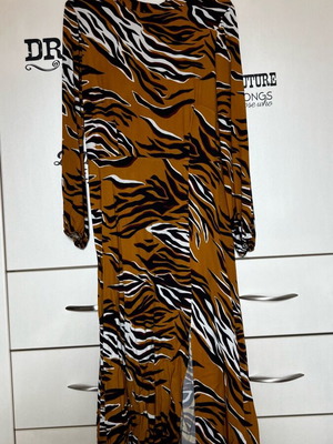 Maxi dress animal print slightly used Desiree black and brown size M