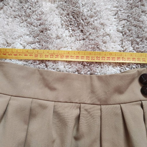 Women's flared skirt like new, size small with inner lining
