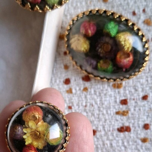 Vintage floral jewelry set like new with earrings, ring and brooch