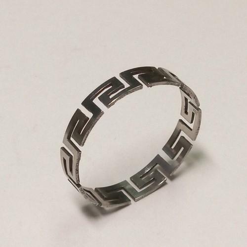 Machine ring from white metal Maïandros size 14.75, silver color