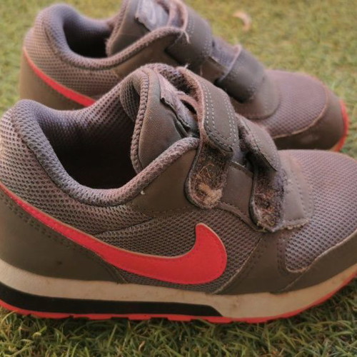 Nike kids athletic shoes like new, size 26, purple
