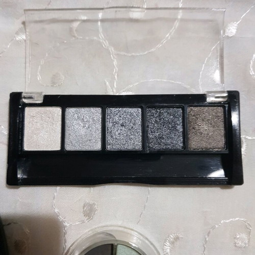 Eyeshadow pack used