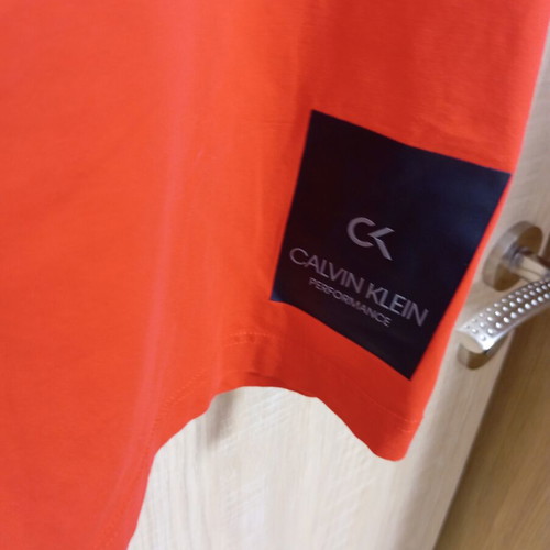 Calvin Klein t-shirt size M like new, red