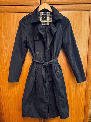 Waterproof navy blue trench coat size 36 like new