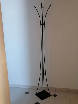 Metal coat rack black, like new, minimalist design