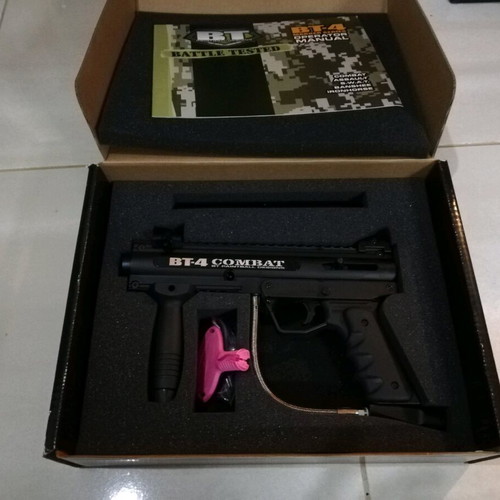 BT-4 Combat Paintball Marker new with belt and 4 pods