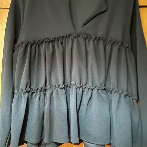 Women's blouse with ruffles black, like new, size M