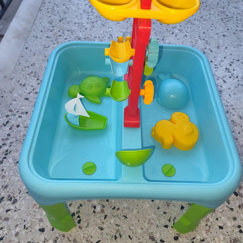 Children's sand and water play table
