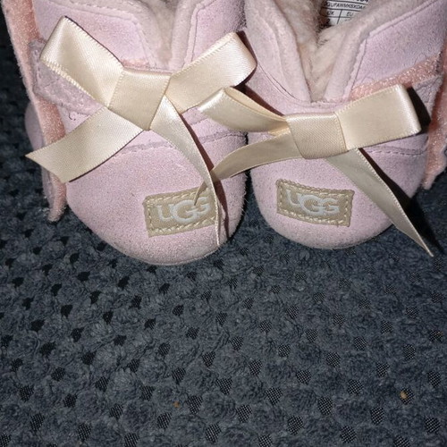 Ugg with fur inside like new