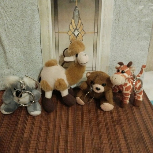 Set of 4 collectible animal keychains like new